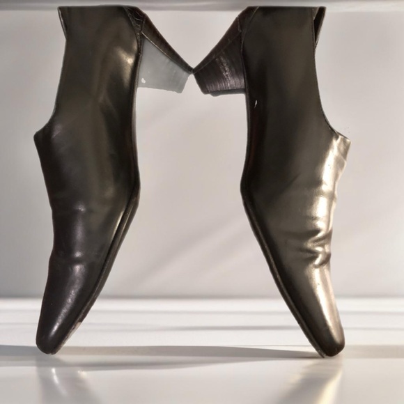 DONALD J. PILNAT Italian made ankle boots. Squared toe gives it a "Beatle Boots" - Picture 1 of 10